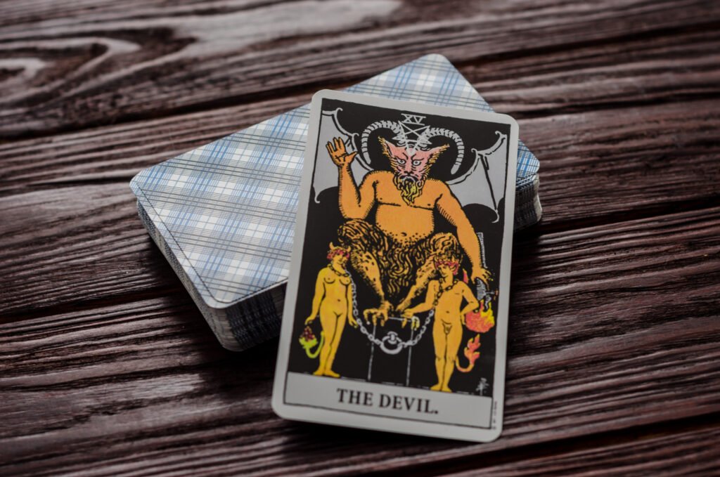 05:05 e a Carta O Diabo no Tarot