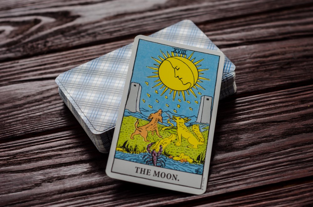 18:18 e a carta A Lua no Tarot