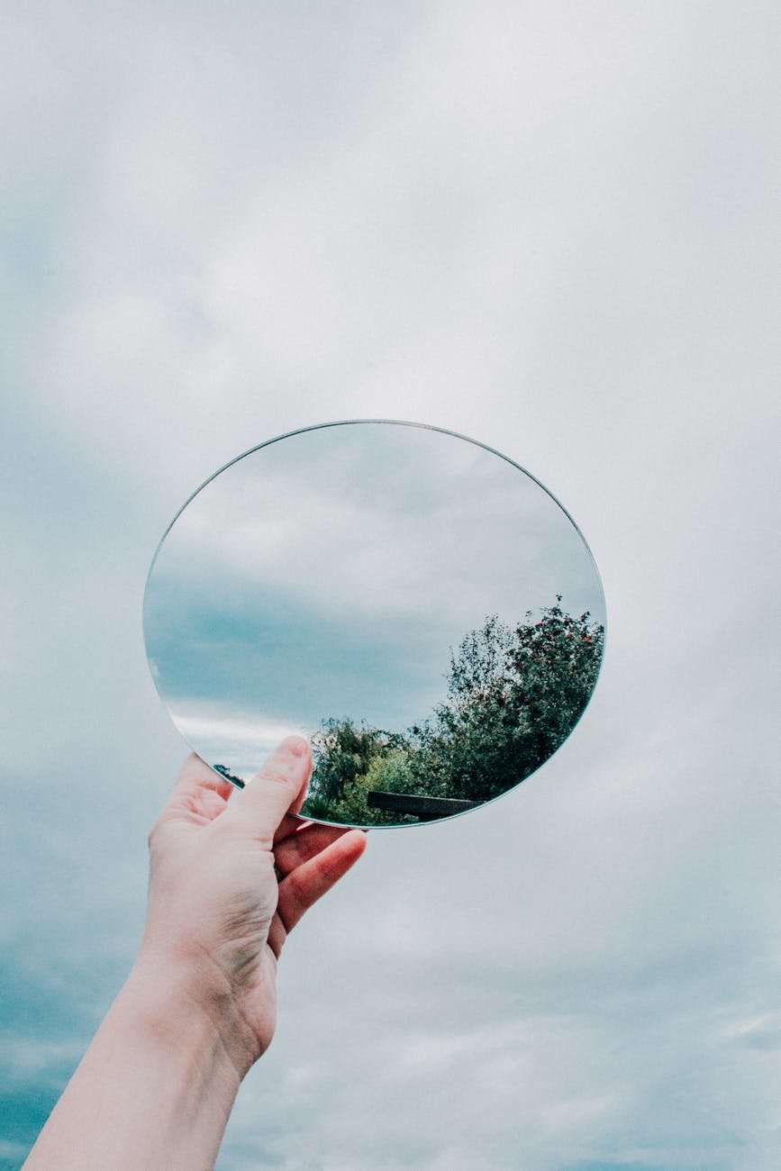 Sonhar com Espelho: Reflexos do Subconsciente e Seus Significados
